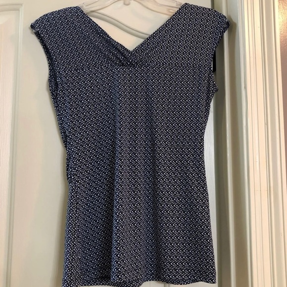 Sleeveless top - Picture 2 of 5